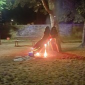 Dalle urla alle fiamme: notte di fuoco al parco delle betulle di Torre Pellice