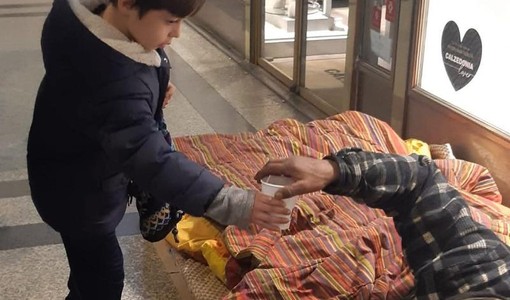 La coperta come mezzo per arrivare al cuore di chi ha più bisogno La coperta come mezzo per arrivare al cuore di chi ha più bisogno