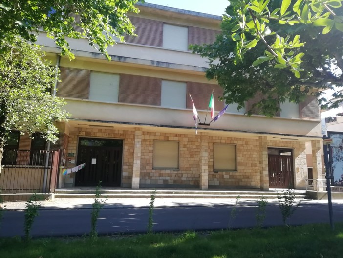 Il polo scolastico, visto da viale Dante