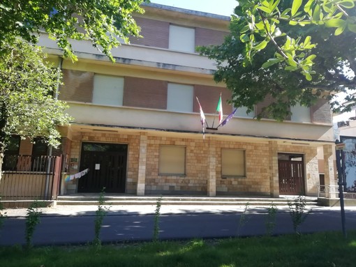 Il polo scolastico, visto da viale Dante