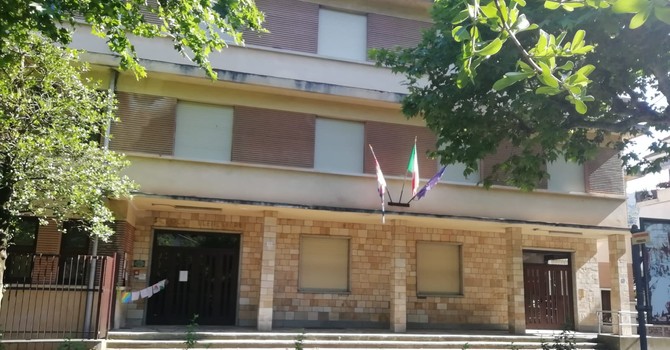 Il polo scolastico, visto da viale Dante