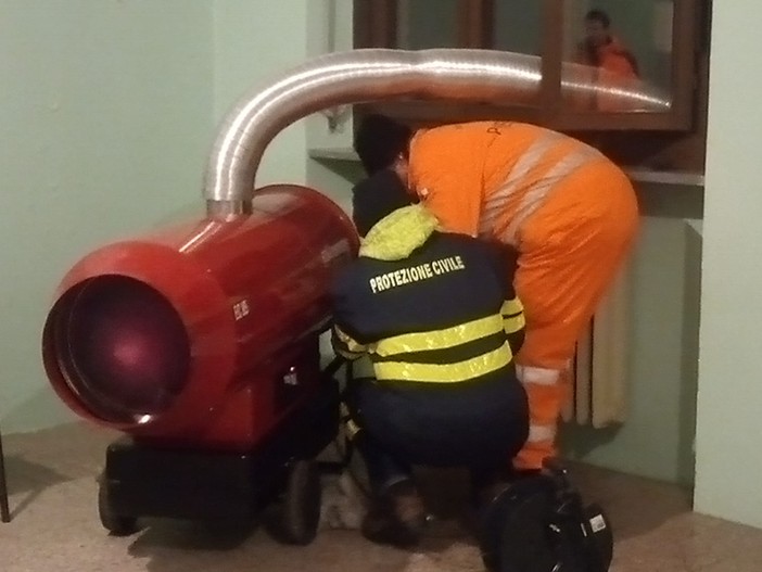 Rimarrà chiusa ancora domani la scuola elementare allagata di Torre Pellice