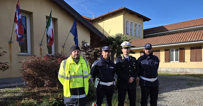 La Polizia locale fuori dalle medie, prima dell’incontro
