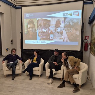 Jonathan De Jong, secondo da destra, alla presentazione di stamattina a Villar Perosa