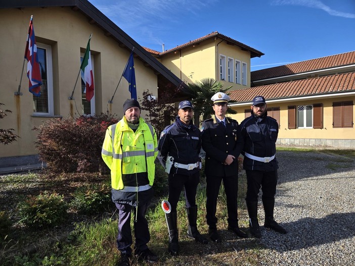 La Polizia locale fuori dalle medie, prima dell’incontro