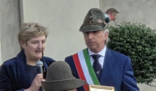 La dottoressa Campra con il sindaco Bottano alla cerimonia di consegna della cittadinanza onoraria