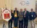 Il riconoscimento a Giulio Brarda, al centro della foto