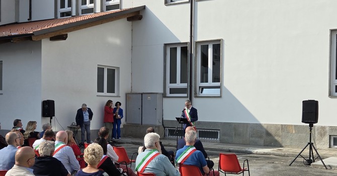 Il discorso di Ventre di fronte alla platea di invitati Il discorso di Ventre di fronte alla platea di invitati
