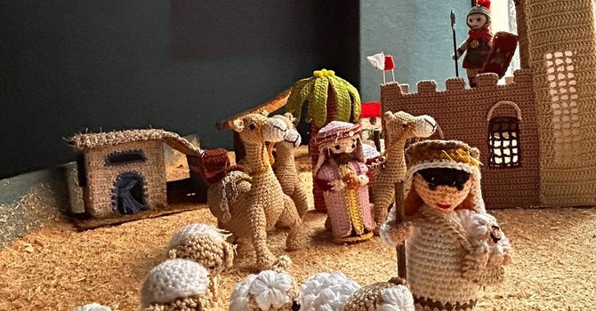 Uno scorcio del presepe all’uncinetto