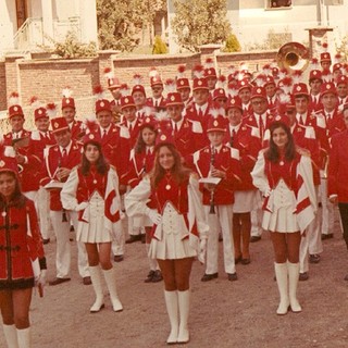 La prima apparizione delle majorettes a San Nicola nel 1970
