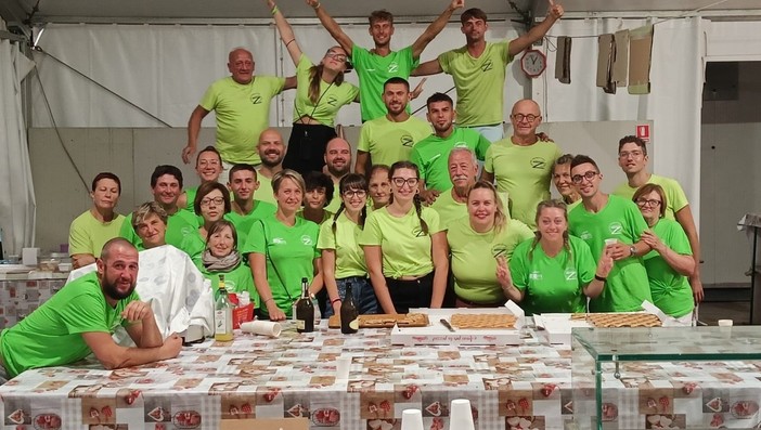 Dalle costine al liscio, la frazione di Zucchea torna a fare festa Dalle costine al liscio, la frazione di Zucchea torna a fare festa