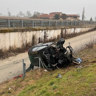 Esce di strada in tangenziale: incidente lungo la Torino-Pinerolo