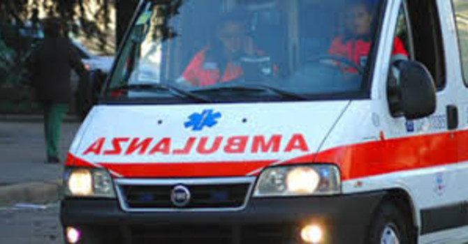 Donna muore per un malore in centro a Pinerolo