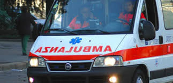 Donna muore per un malore in centro a Pinerolo Donna muore per un malore in centro a Pinerolo