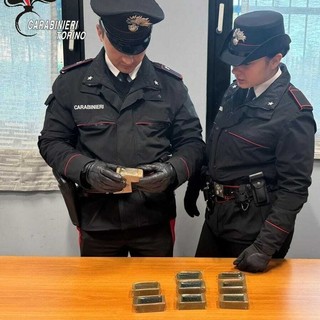 Le manette dei carabinieri scattate per un 33enne e un 42enne