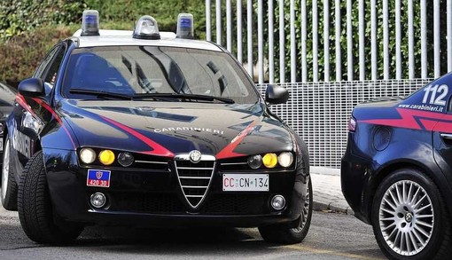 Prova a rifarsi il guardaroba gratis, ma viene scoperta e denunciata