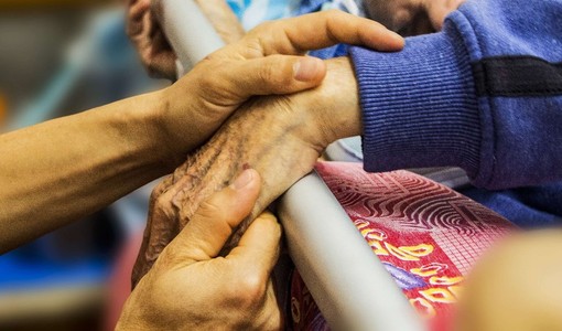 Residenze per anziani in Piemonte: dal 1° gennaio aumenti fino al 10% sulle rette