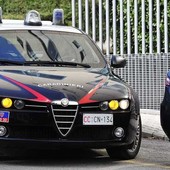 Prova a rifarsi il guardaroba gratis, ma viene scoperta e denunciata