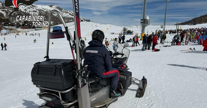 Controlli dei carabinieri in pista