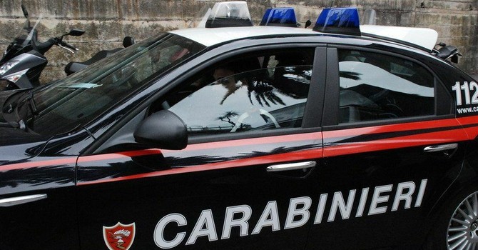 Aggredito e accoltellato a Pinerolo: indagano i Carabinieri