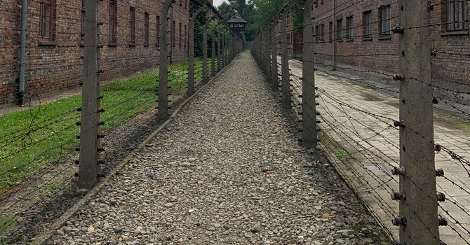 Le foto di un campo di concentramento dimenticato arrivano a Prarostino