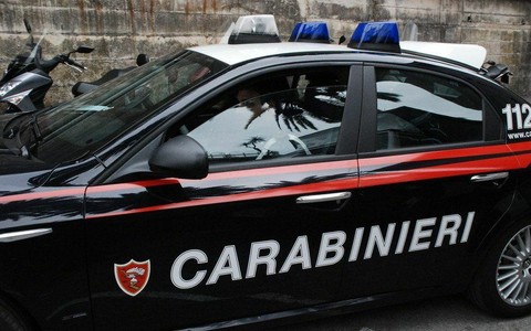 Aggredito e accoltellato a Pinerolo: indagano i Carabinieri