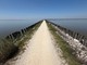 Pedalando sospesi tra cielo e laguna: Sosso alla scoperta dell’Argine degli Angeli