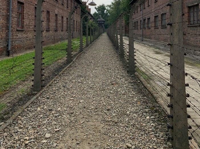 Le foto di un campo di concentramento dimenticato arrivano a Prarostino