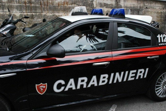 Discussione tra autista e un passeggero: intervengono i carabinieri Discussione tra autista e un passeggero: intervengono i carabinieri