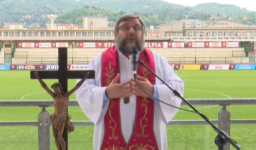 Una foto d'archivio di don Riccardo Robella