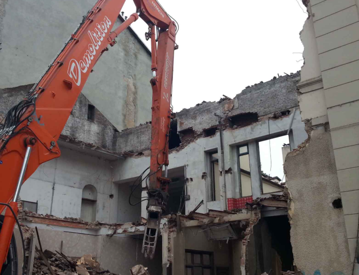 Demolizioni case a Torino: criteri di sicurezza e tecniche moderne