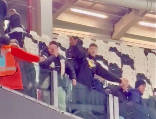 Daspo ai quattro tifosi juventini per aver mimato lo schianto aereo di Superga durante il derby Daspo ai quattro tifosi juventini per aver mimato lo schianto aereo di Superga durante il derby