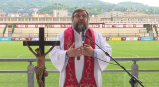 Una foto d'archivio di don Riccardo Robella Una foto d'archivio di don Riccardo Robella