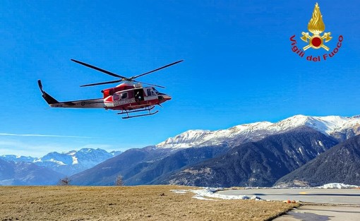 Frossasco, perde il controllo del parapendio e resta appeso tra gli alberi