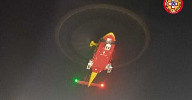 La coppia investita da una placca nevosa nel canale nord della Gran Guglia La coppia investita da una placca nevosa nel canale nord della Gran Guglia