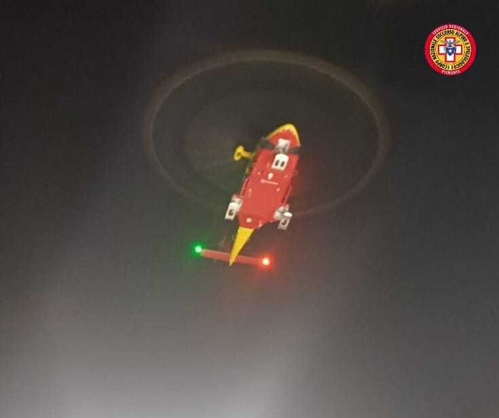 La coppia investita da una placca nevosa nel canale nord della Gran Guglia La coppia investita da una placca nevosa nel canale nord della Gran Guglia