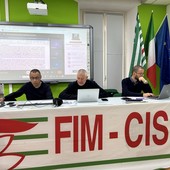 Stellantis, nel 2025 continua il crollo: -35,5% nel primo trimestre