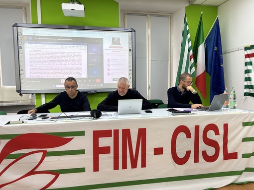Stellantis, nel 2025 continua il crollo: -35,5% nel primo trimestre