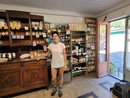 Elisa Grill nella sua bottega a Villa di Prali