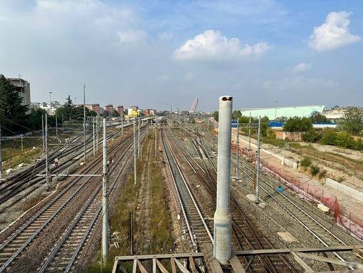 Persona investita sui binari a Moncalieri: stop ai treni