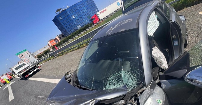 Brutto incidente sulla tangenziale sud: 4 veicoli coinvolti e 3 feriti