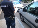 Nichelino, rubano una vettura e poi vanno a schiantarsi contro la rotatoria di via Cuneo