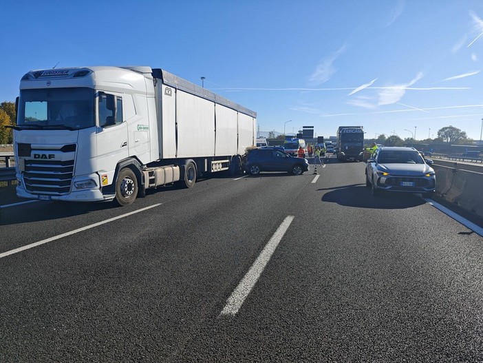 Incidente all'altezza del sito interporto: circolazione in tilt sulla tangenziale Incidente all'altezza del sito interporto: circolazione in tilt sulla tangenziale