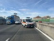 Incidente con  quattro vetture coinvolte in corso Francia