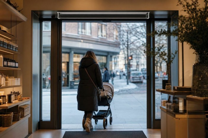 Barriera d’aria per negozi: più comfort all’ingresso senza ostacolare il passaggio Barriera d’aria per negozi: più comfort all’ingresso senza ostacolare il passaggio