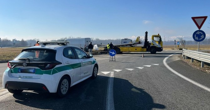 La vettura della Polizia Locale intervenuta sul luogo dell'incidente