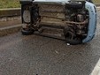 Auto ribaltata in tangenziale