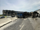 Tir si ribalta in tangenziale sud all'uscita per Debouché: traffico bloccato Tir si ribalta in tangenziale sud all'uscita per Debouché: traffico bloccato