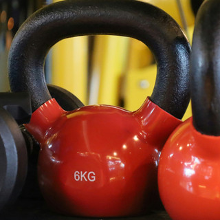 I benefici dell’allenamento funzionale: come integrare i kettlebell per potenziare forza e resistenza