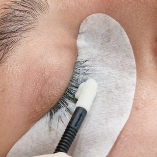Kit laminazione coreana: cosa contiene, come funziona e perché la cisteammina cambia il risultato